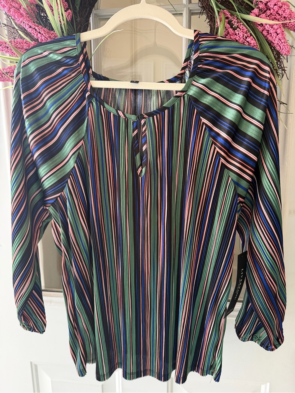 Liverpool LA/Emerald keyhole Multi-Stripe Blouse NWT, perfect condition